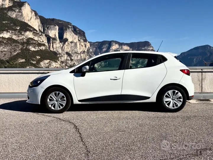 Renault Clio 2015 photo 2