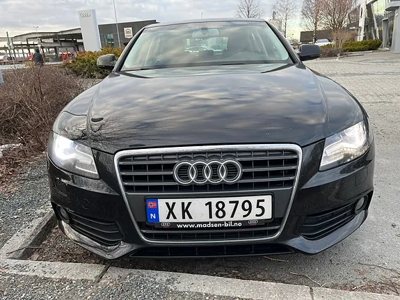 Audi A4 2011 photo 2