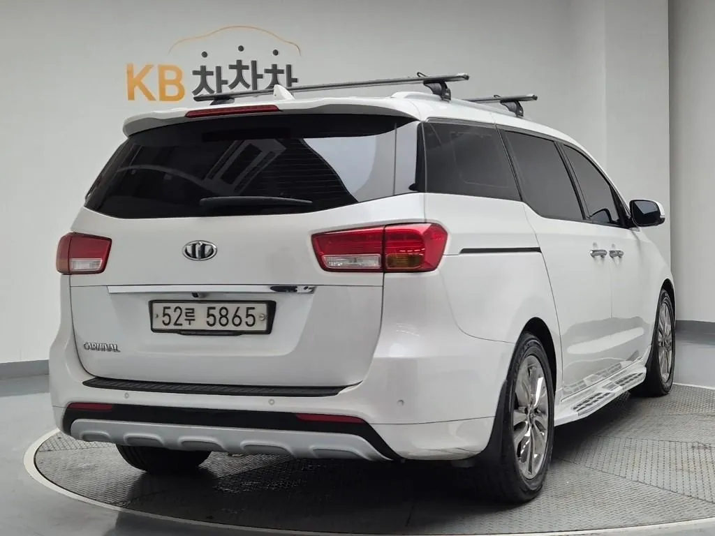 Kia Carnival 2016 photo 3