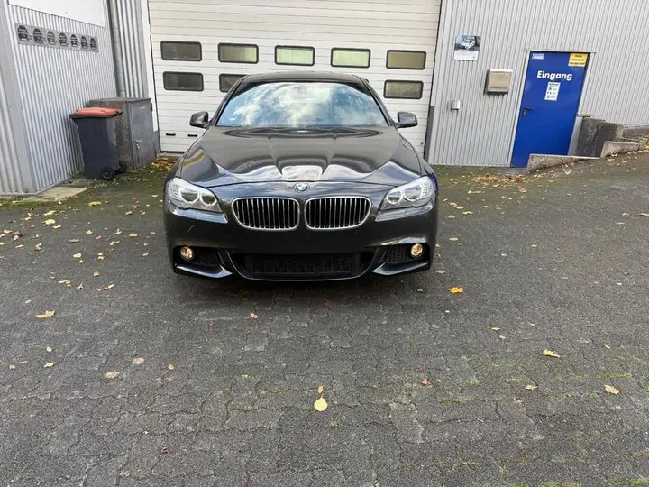 BMW 523I