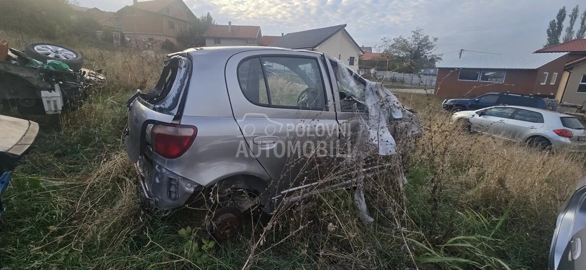 Toyota Yaris 2002 photo 4