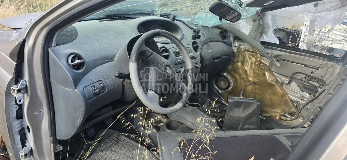 Toyota Yaris 2002 photo 2