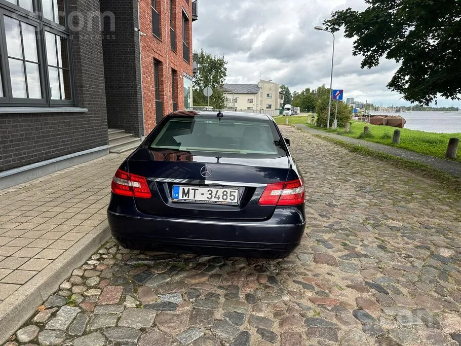 Mercedes-Benz E220 2010 photo 4