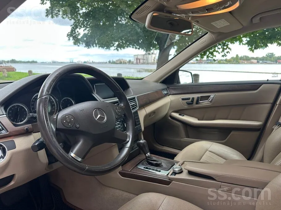 Mercedes-Benz E220 2010 photo 5
