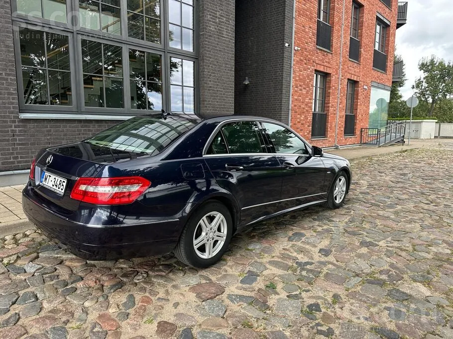 Mercedes-Benz E220 2010 photo 3