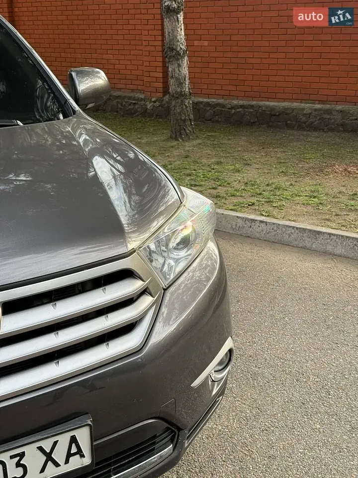 Toyota Highlander 2012 photo 2