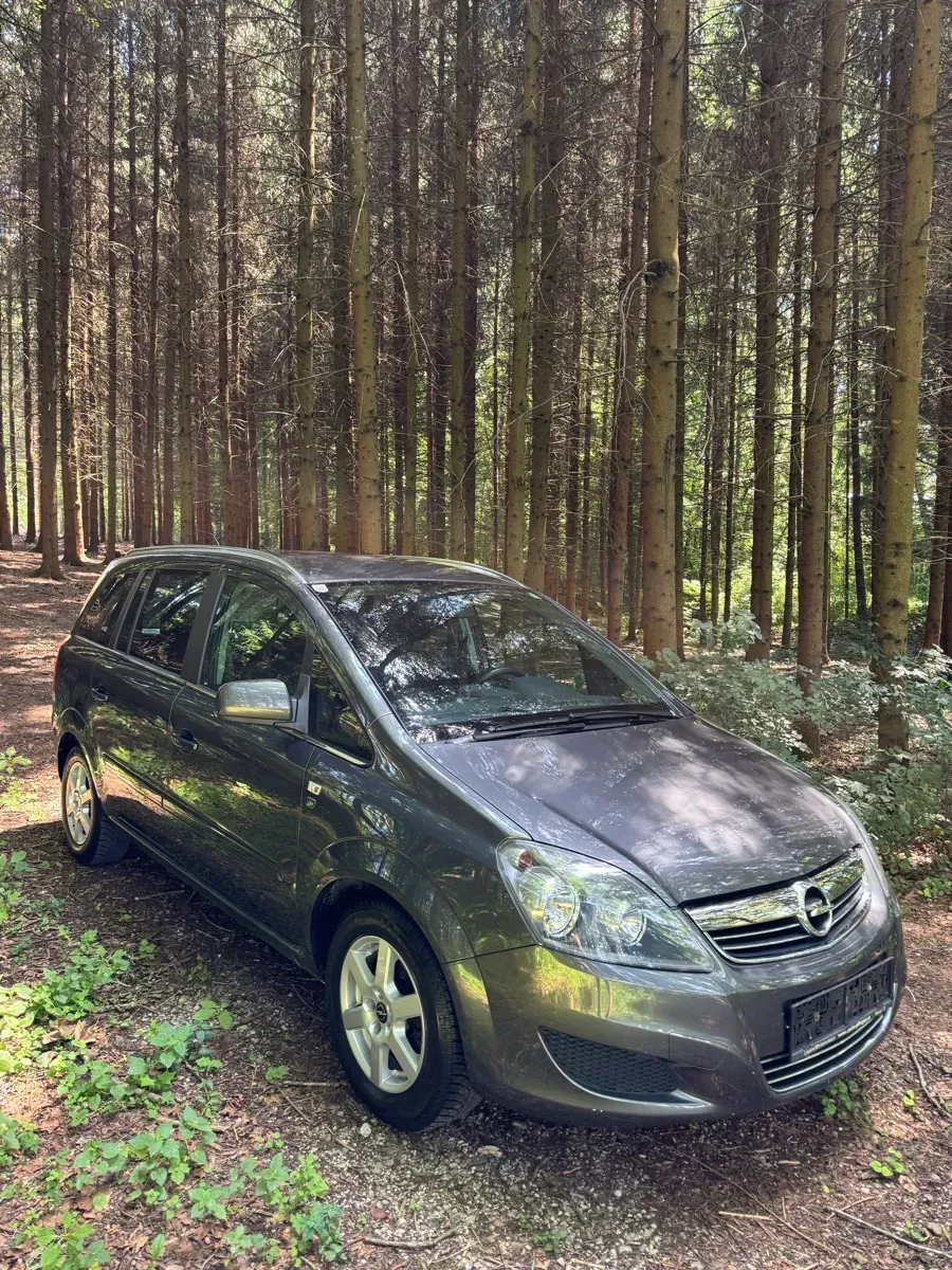 Opel Zafira 2011 photo 2