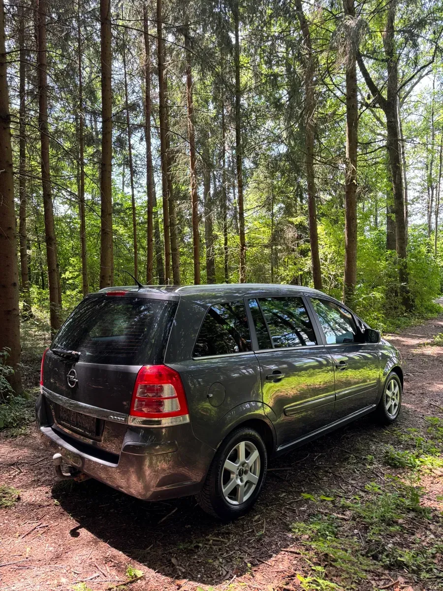 Opel Zafira 2011 photo 3