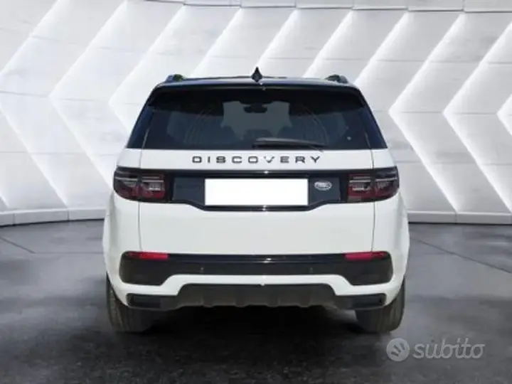 Land Rover Discovery Sport 2023 photo 2
