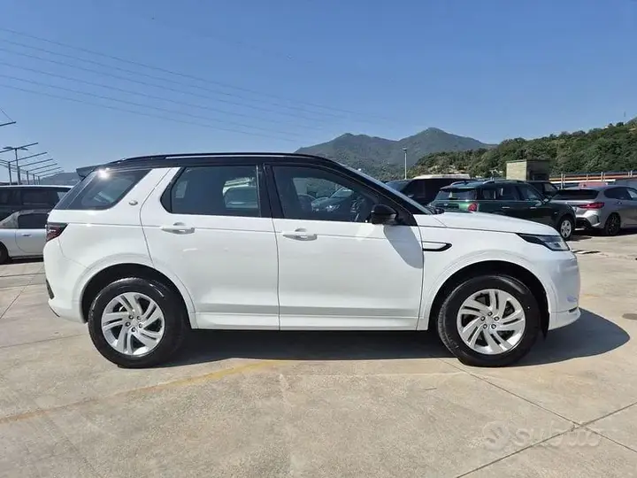 Land Rover Discovery Sport 2023 photo 4