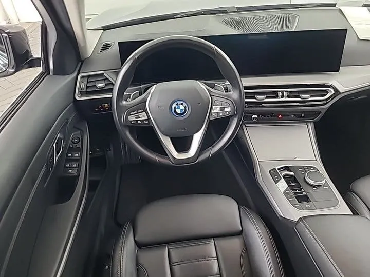 BMW 3 Series 2023 photo 3