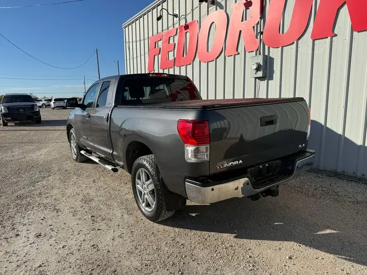 Toyota Tundra 2012 photo 2