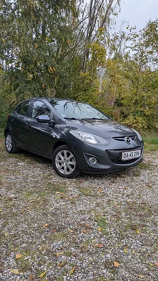Mazda 2 2012 photo 2