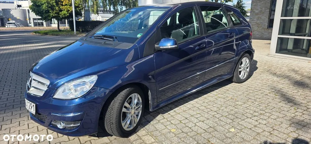 Mercedes-Benz B-Class 2011 photo 2