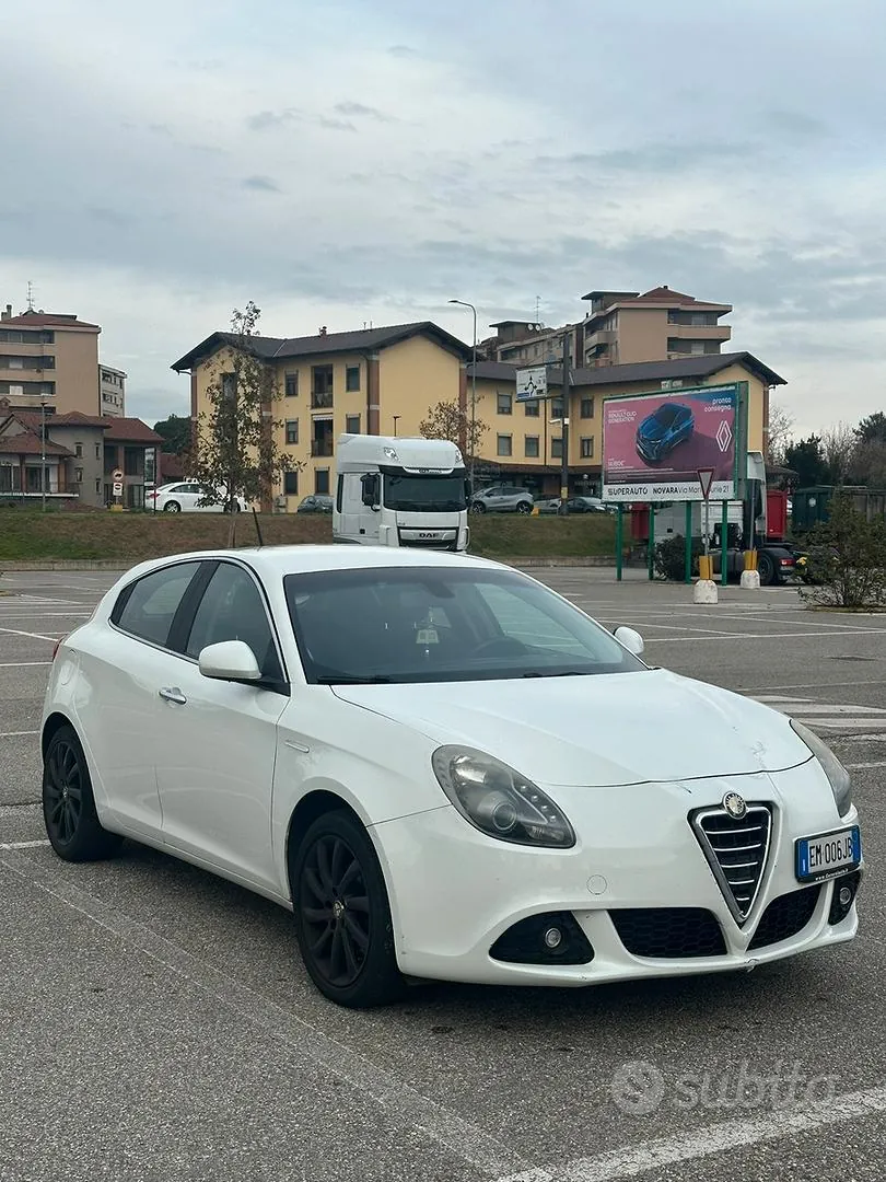 Alfa Romeo Giulietta 2012 photo 3