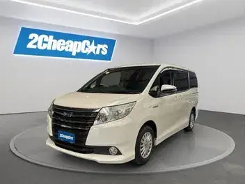 Toyota Noah 2015 photo 2