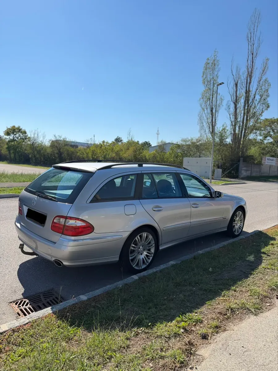 Mercedes-Benz E-Class 2005 photo 3