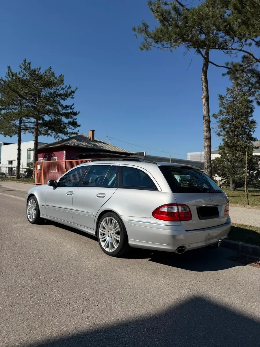 Mercedes-Benz E-Class 2005 photo 2