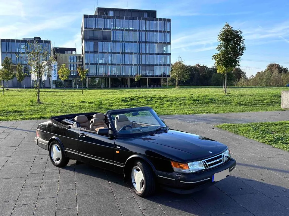 Saab 900I