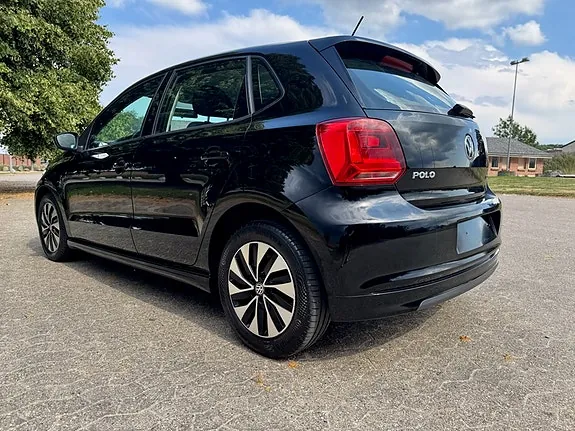 Volkswagen Polo 2015 photo 4