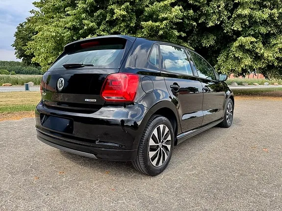 Volkswagen Polo 2015 photo 2