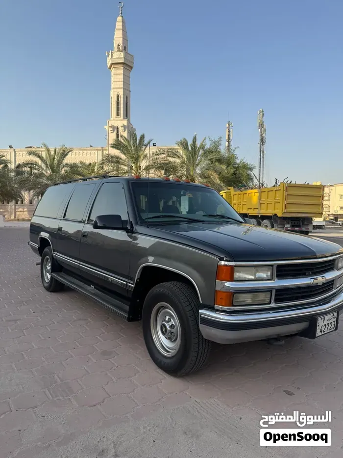 Chevrolet Suburban 1999 photo 3