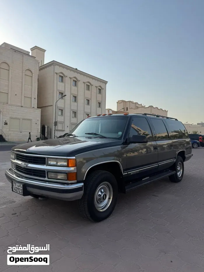 Chevrolet Suburban 1999 photo 2