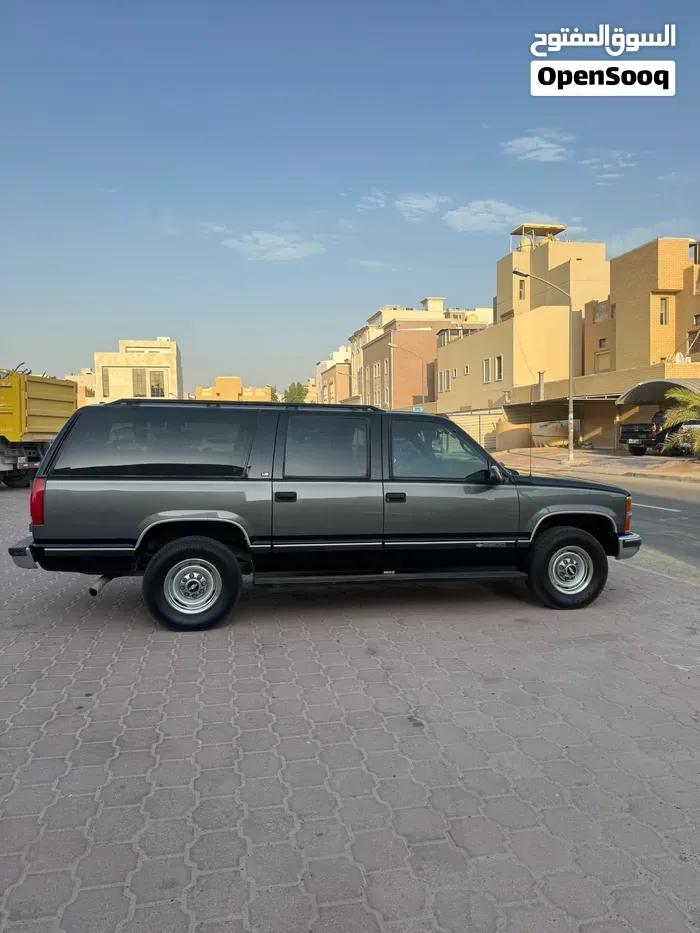 Chevrolet Suburban 1999 photo 4