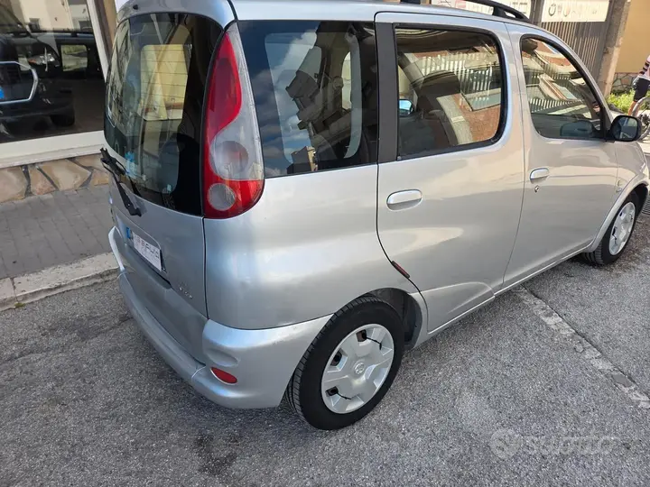 Toyota Yaris 2001 photo 3