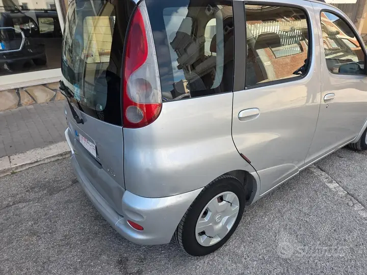 Toyota Yaris 2001 photo 2