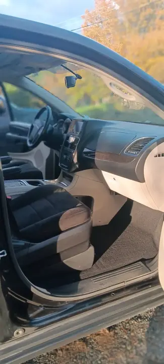 Chrysler Town & Country 2013 photo 5