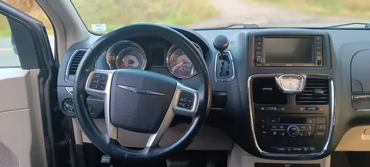 Chrysler Town & Country 2013 photo 4