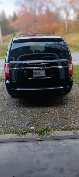 Chrysler Town & Country 2013 photo 3