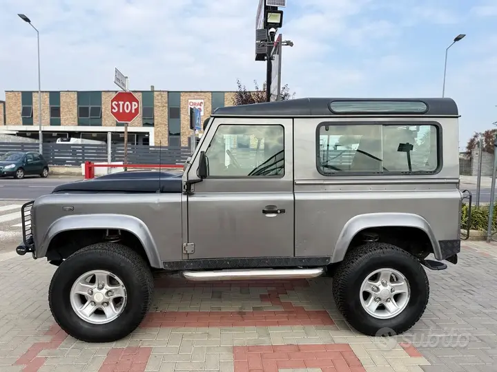 Land Rover Defender 2007 photo 3