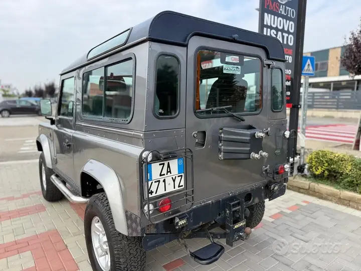 Land Rover Defender 2007 photo 4