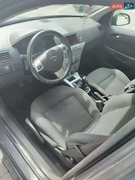 Opel Astra 2009 photo 3