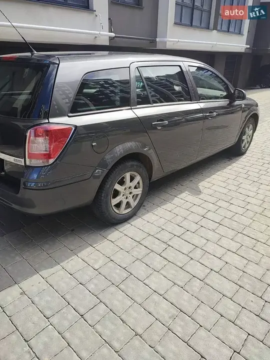 Opel Astra 2009 photo 2
