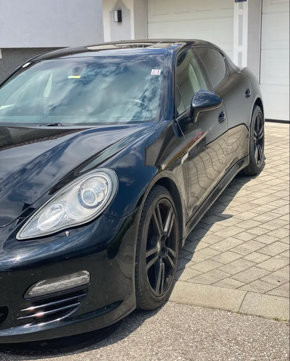 Porsche Panamera 2011 photo 2