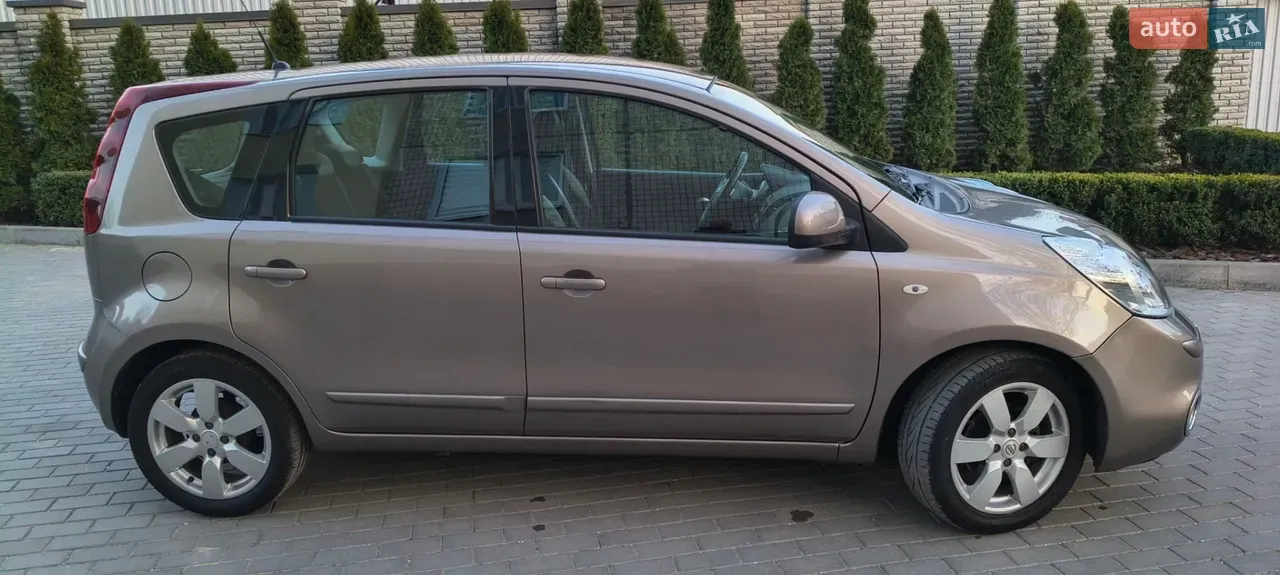 Nissan Note 2012 photo 5