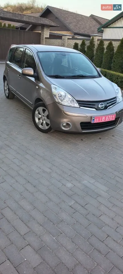 Nissan Note 2012 photo 4