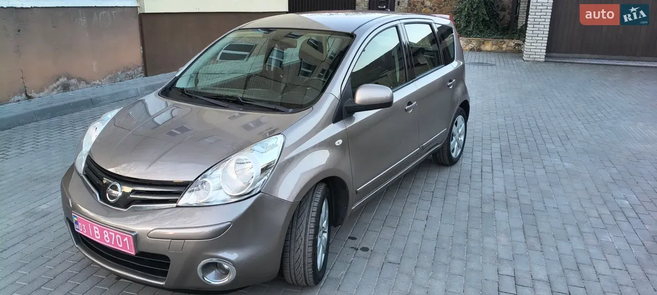 Nissan Note 2012 photo 2