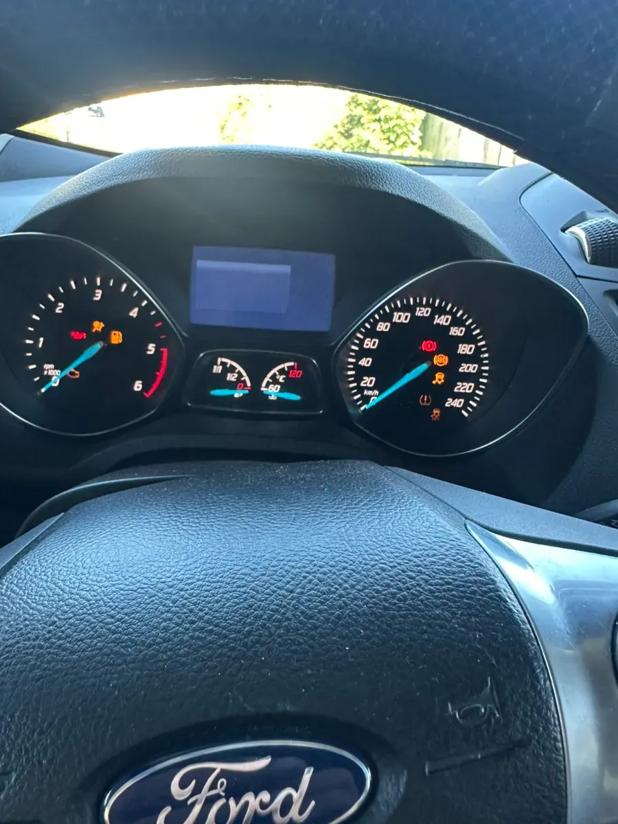 Ford Kuga 2015 photo 2
