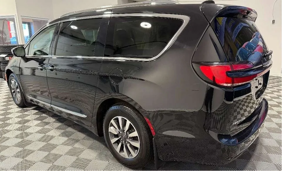 Chrysler Pacifica 2021 photo 3