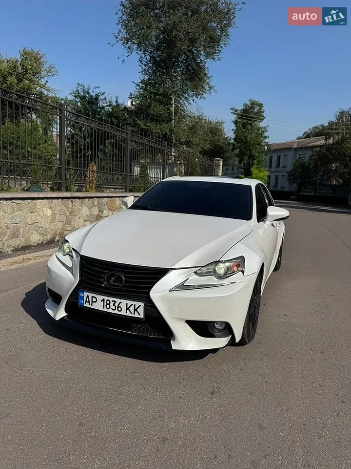 Lexus Is 2015 photo 2