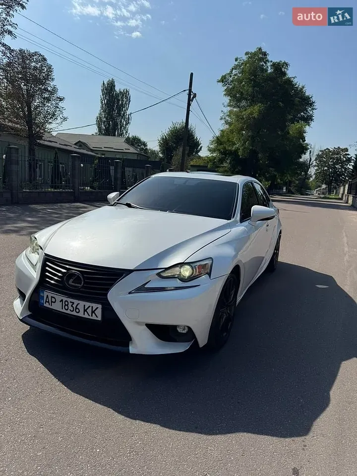 Lexus Is 2015 photo 3