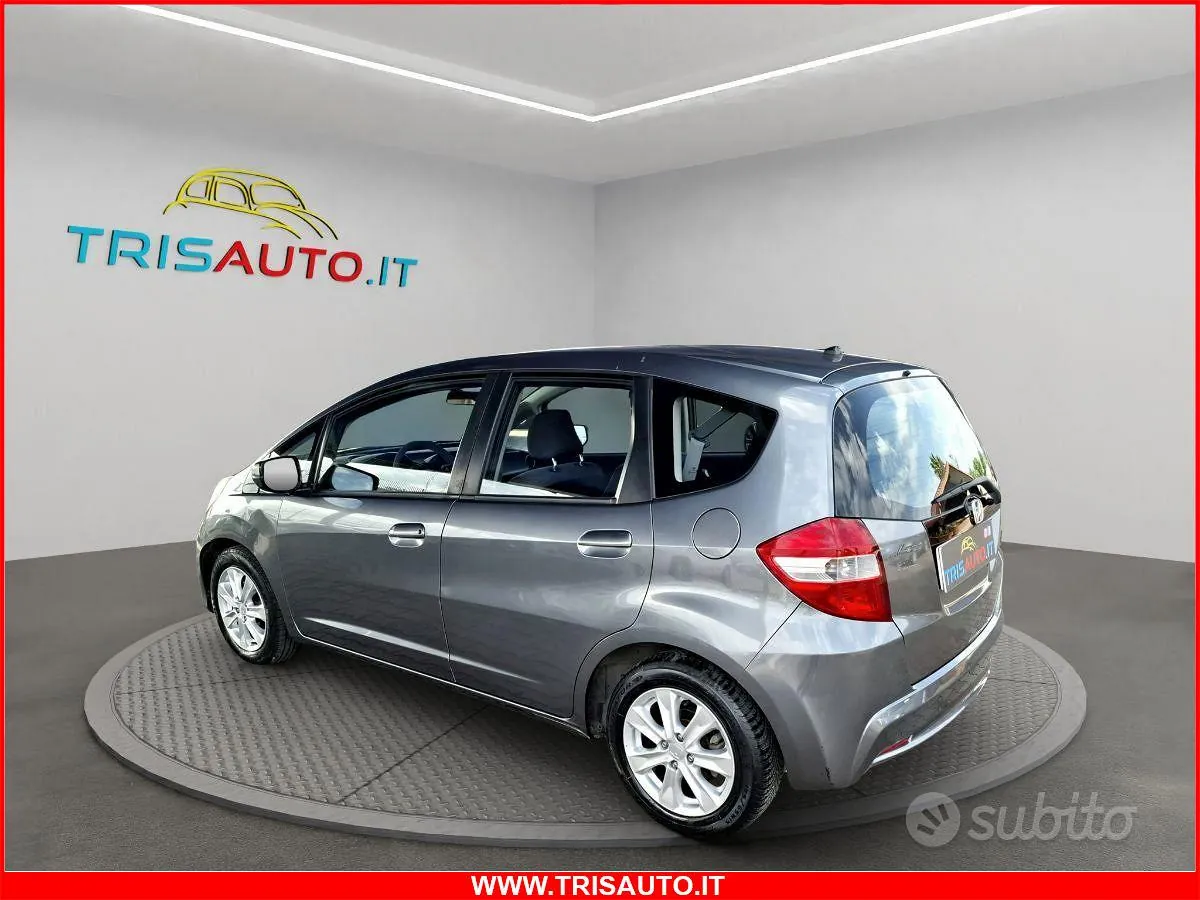 Honda Jazz 2011 photo 2