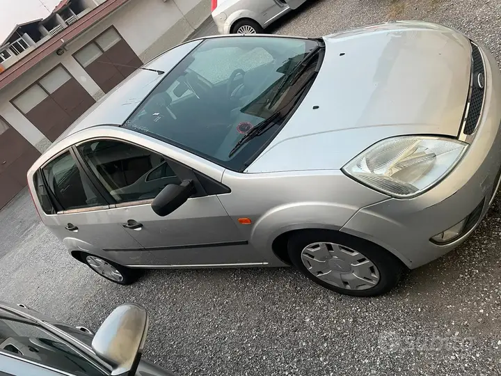 Ford Fiesta 2004 photo 4