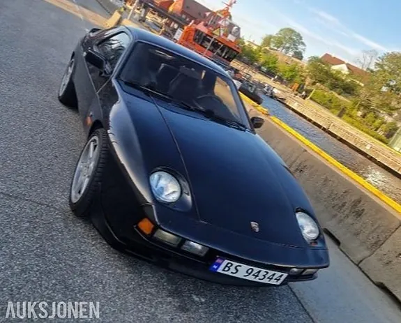 Porsche 928 1984 photo 3