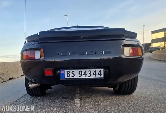 Porsche 928 1984 photo 5