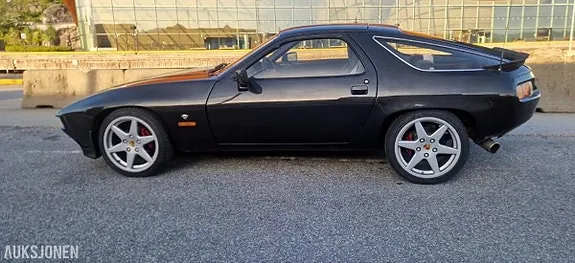 Porsche 928